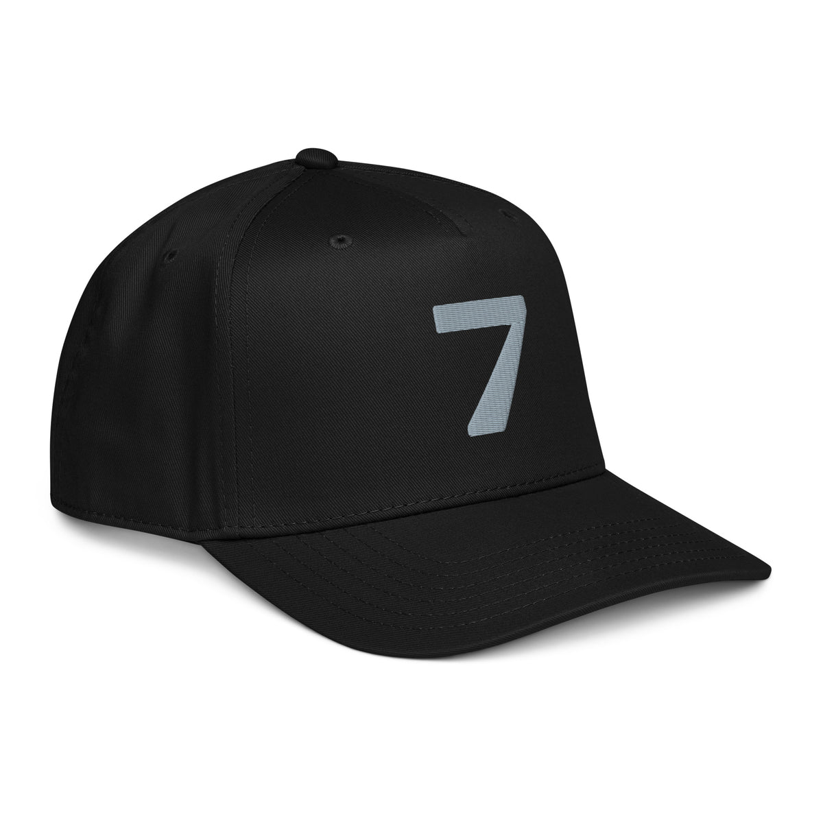 Mayvick structured cap 7, black, 3/4 front-right: bold 7 in grey puff embroidery